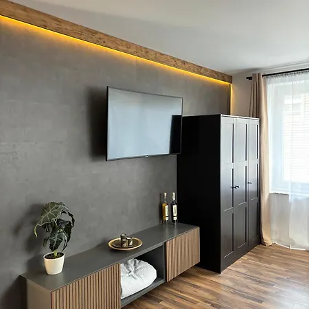 Art - Tirol With Balcony & Free Parking